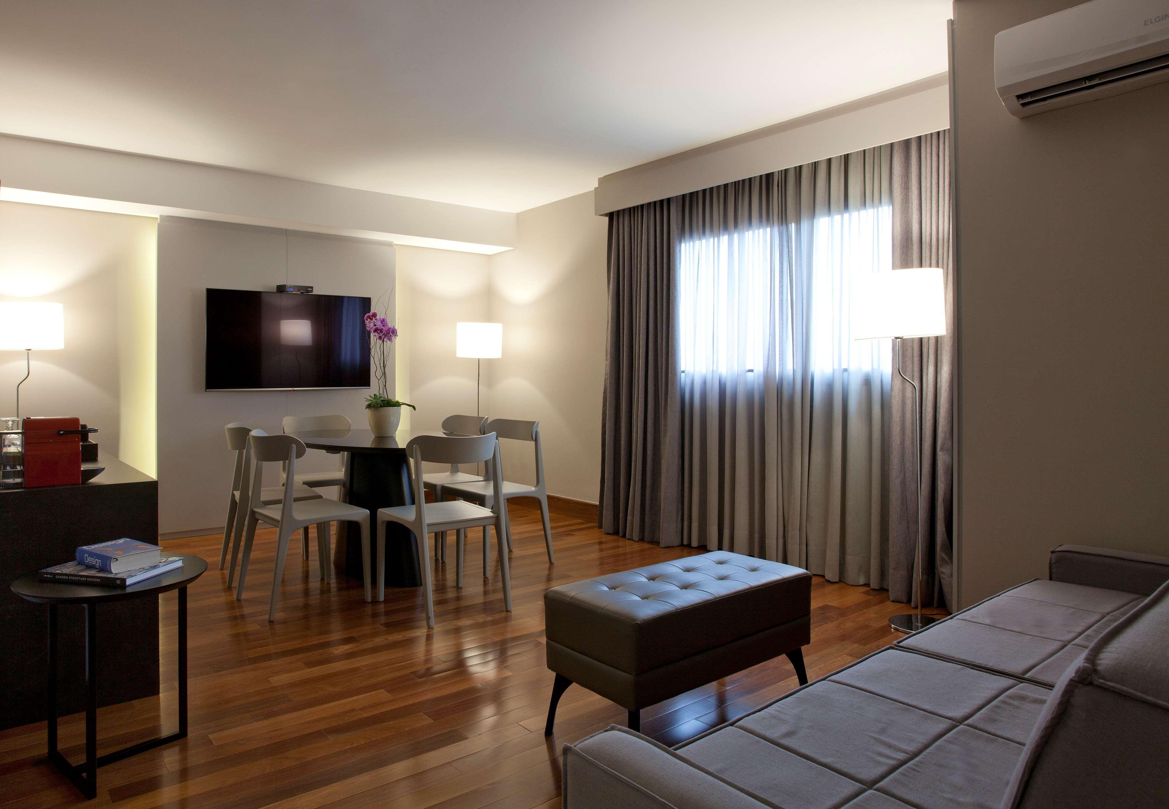 Hotel Nh The Five